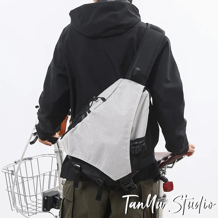 探屿潮牌户外运动休闲斜挎包男弓箭包时尚通勤骑行单肩后背包旅行