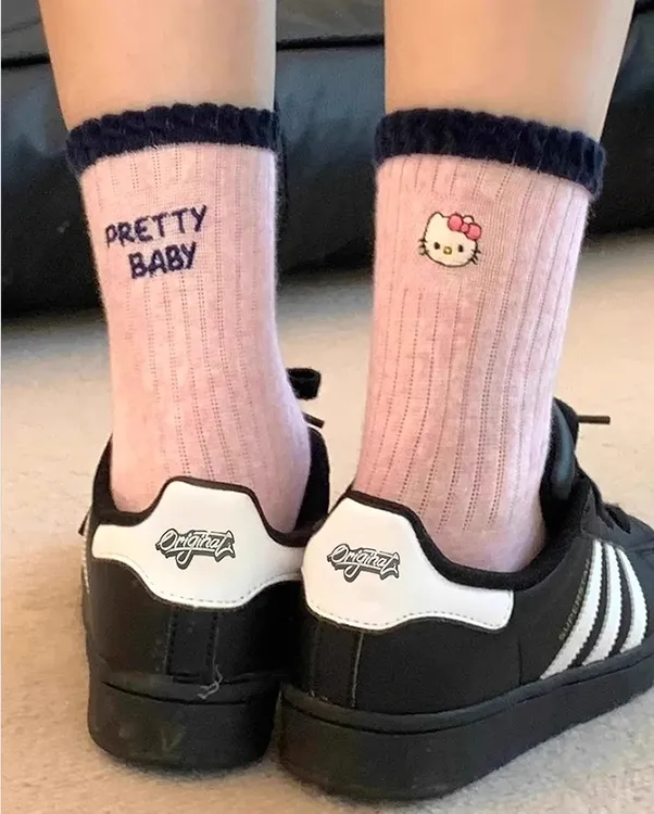 AB款HelloKitty中筒袜棉袜学院风秋季新品小清新显高显细棉袜子