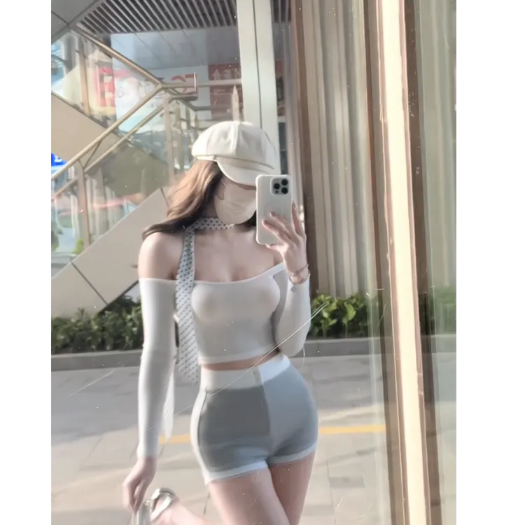 纯欲一字肩白色T恤女长袖弹力修身短款上衣百搭辣妹显瘦短裤套装