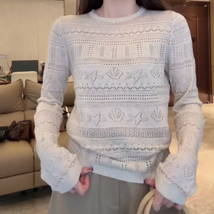 《惬意时光》早秋新款气质轻薄款镂空百搭显瘦开衫LK2505791