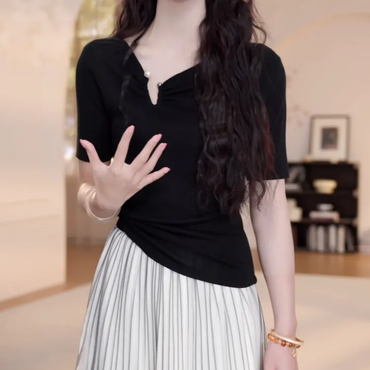 2025夏季新款百搭气质款纯色斜扣洋气显瘦黑色针织短袖LK2504313