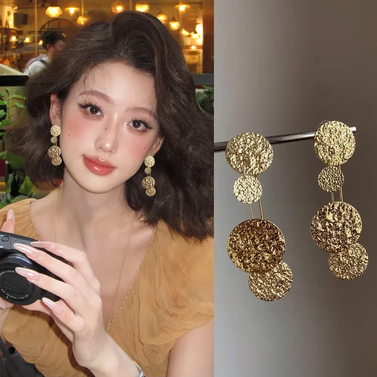 铜合金耳饰 金色圆片流苏耳环女时尚百搭轻奢小众高级感夸张耳饰