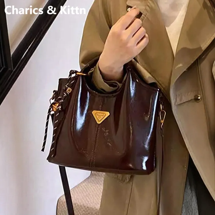 Charics&Kittn复古油蜡皮小包包女2025新款真皮斜挎包手提水桶包