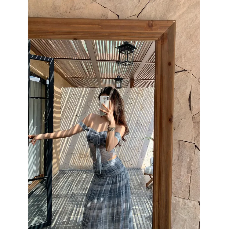春季减龄漂亮时尚套装裙辣妹甜美纯欲风抹胸背心格纹半身裙两件套