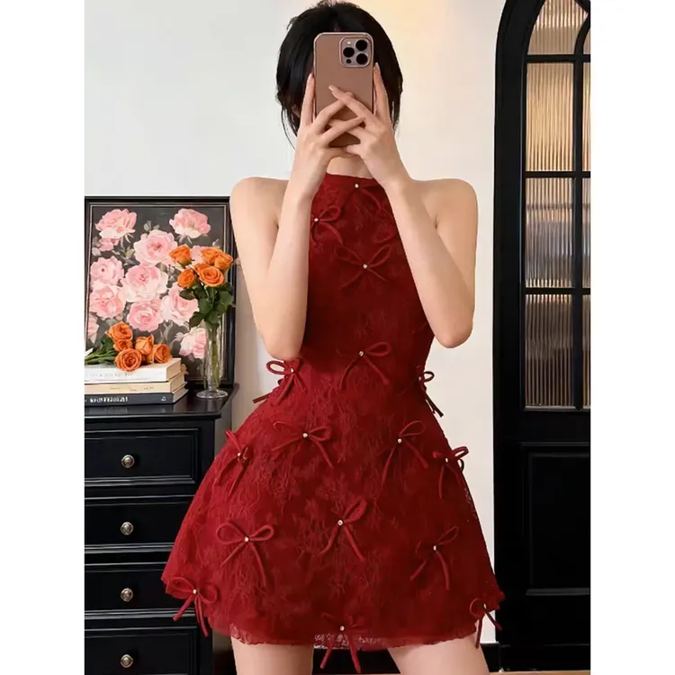 红色挂脖蕾丝圣诞连衣裙2026春夏新款高级感年会礼服短款裙子女装