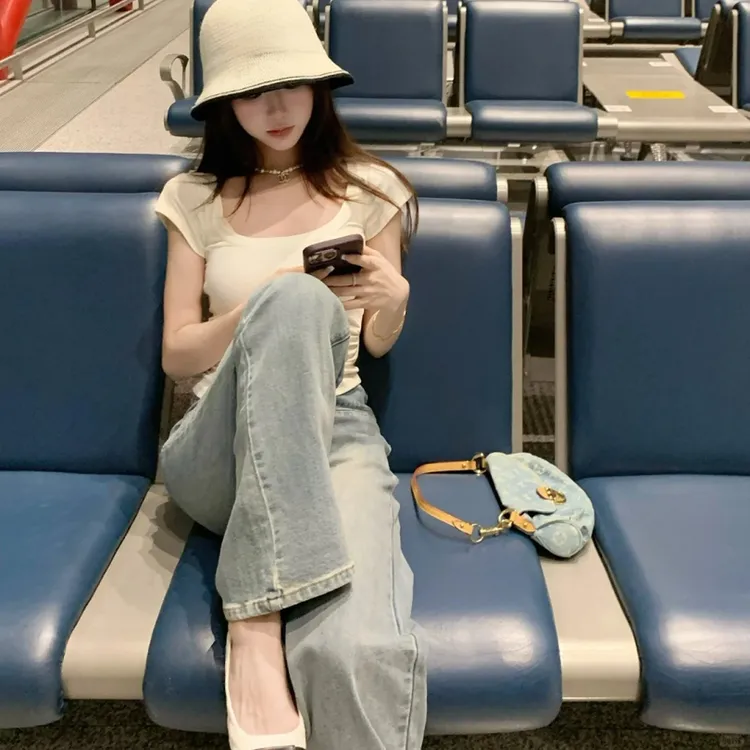 别致绝美夏季纯欲风U领设计感显瘦短袖t恤女甜辣气质上衣配休闲裤