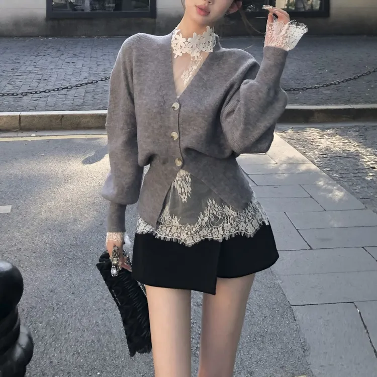 婉君【灰色旋律】法式温柔风时尚V领高级针织衫上衣LWJ24D4T2347