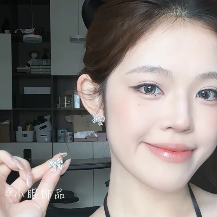 合金仿珍珠耳饰 镂空蝴蝶结珍珠耳钉简约精致百搭耳环轻奢高级感