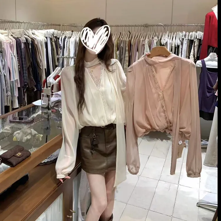 蕾丝拼接设计飘带V领上衣女秋贵气感轻奢名媛宽松长袖衬衫