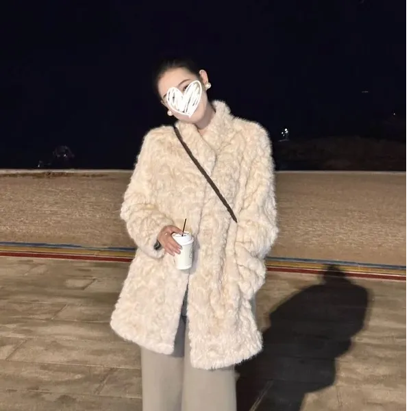 2025冬季新款中长款环保小湖羊韩系高级感立领保暖毛毛外套