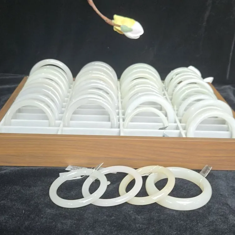 天然正品和田玉青海料藕粉手镯钢板老料粉色手镯（多样性发其一）