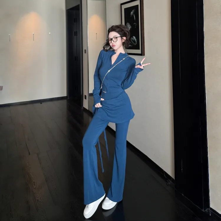 韩系休闲简约修身套装女2025秋季显瘦蓝色上衣微喇裤屁帘三件套装