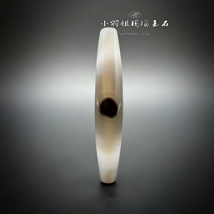 天然缠丝玛瑙一眼冰透 尺寸 59*11