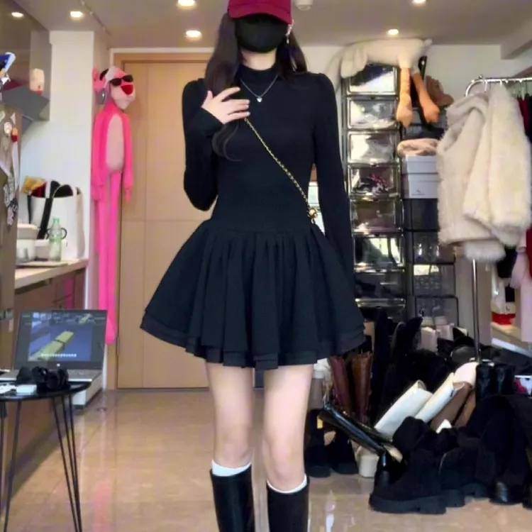 秋季纯欲风法式半高领蓬蓬裙千金风拼接连衣裙小黑裙包臀黑色百褶