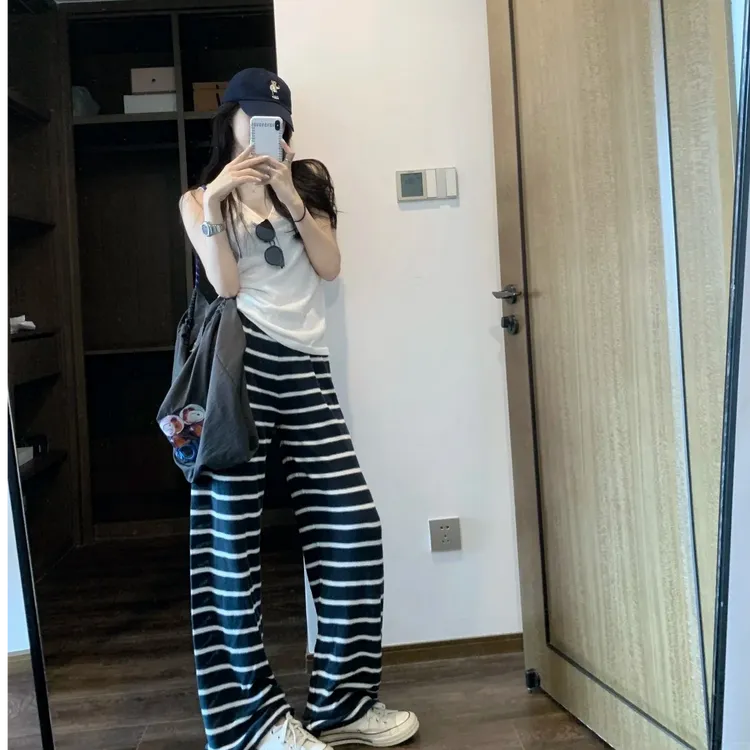 2025夏季新款时尚无袖打底上衣外穿白色V领洋气休闲百搭性感辣妹