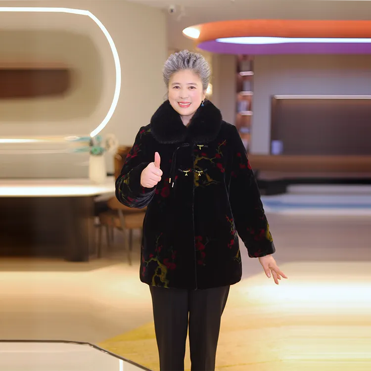 2025新款中老年人女装妈妈冬装加绒加厚保暖大码奶奶装仿貂绒外套