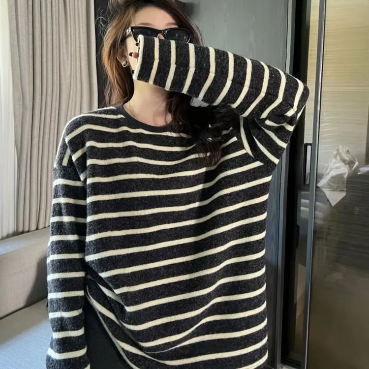 2025秋季新款时尚百搭圆领条纹打底衫女