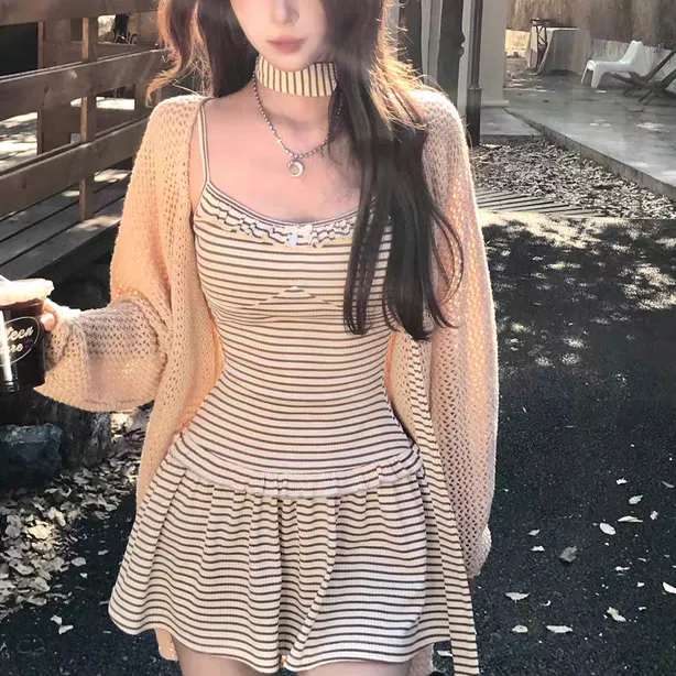 香谢轻语 纯欲性感吊带连衣裙女秋季设计感收腰条纹裙子针织开衫