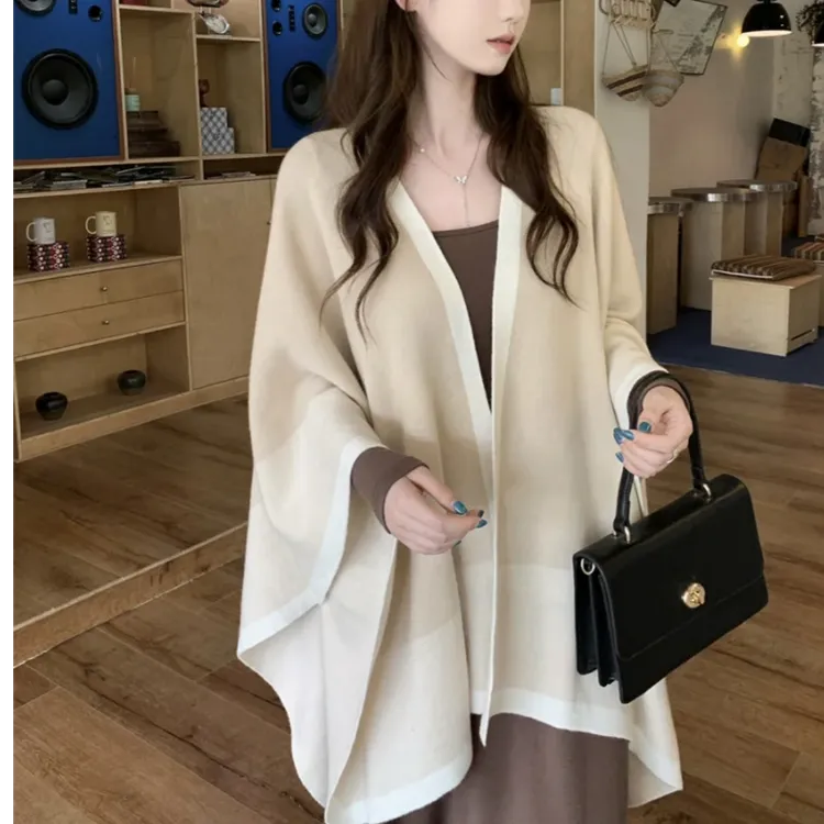 高级感撞色斗篷披肩女春秋季慵懒保暖围巾针织外套松弛感优雅上衣