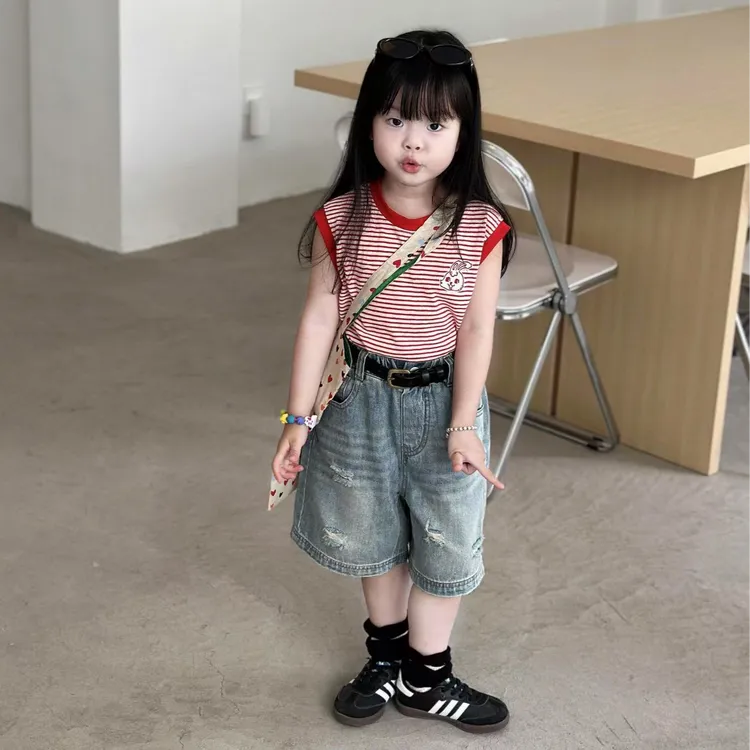 甜小七2025夏季女童百搭韩版休闲风条纹背心破洞牛仔五分裤套装