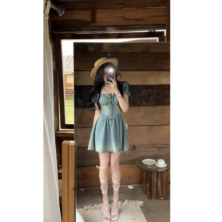 2025夏季新款美式复古辣妹气质方领泡泡袖系带收腰显瘦牛仔连衣裙