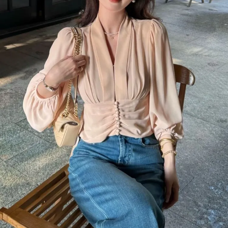 云雾蔓纱法式气质V领显瘦设计感衬衫珍珠扣压褶灯笼袖衬衣上衣