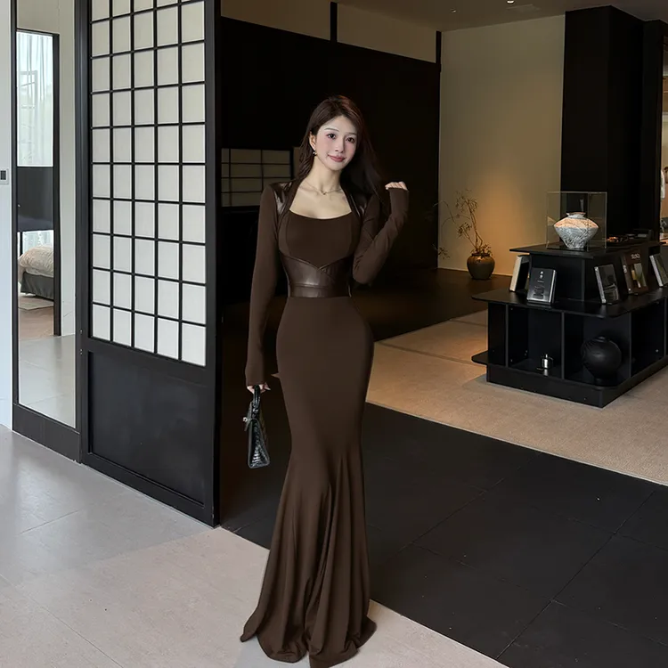 GirlsAt18 纯欲御姐风皮质拼接秋冬打底连衣裙修身显身材包臀长裙