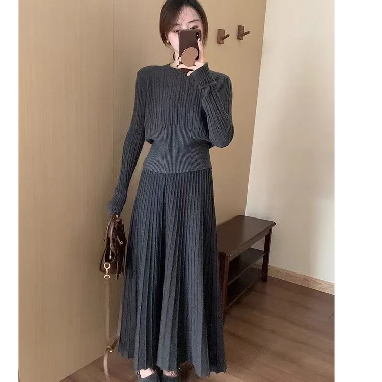 收腰设计显瘦圆领打底衫2025秋季新款高级感软糯上衣内搭小衫套装