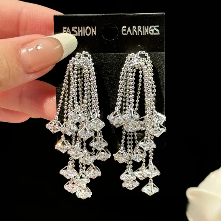 铜合金锆石耳饰 新款甜酷镶锆流苏耳环轻奢女时尚气质闪亮耳钉