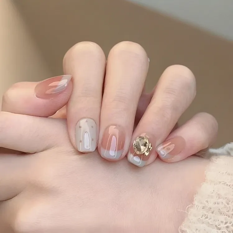 【玛利亚】裸色冰透短款显白手工穿戴甲时尚气质法式美甲贴片