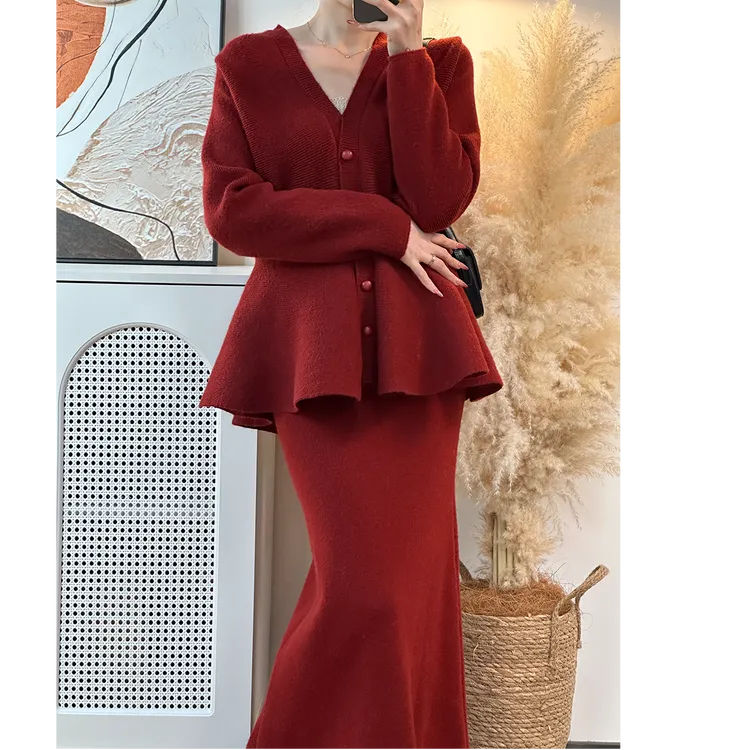 2025秋冬新款毛衣套装红色毛衣遮肉针织鱼尾开衫配修身半身裙