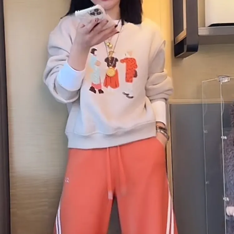 趣味小人串珠设计感长袖卫衣女2025秋冬新款时尚百搭休闲圆领上衣