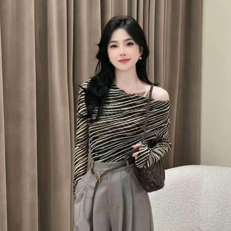 2025春秋季新款女士洋气小众斜领露肩上衣设计感别致修身长袖T恤