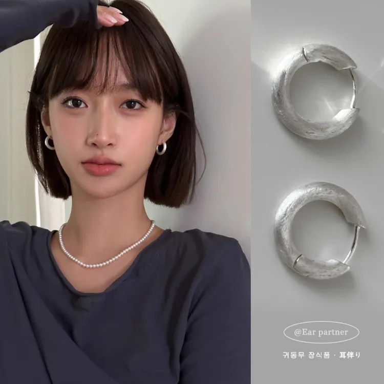 925银耳饰 银色拉丝素圈耳环小众氛围设计感耳扣冷淡风百搭耳钉女