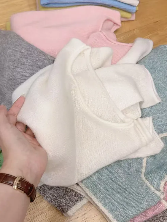 七言家巨好看！白色小贝壳软糯卷边毛衣@