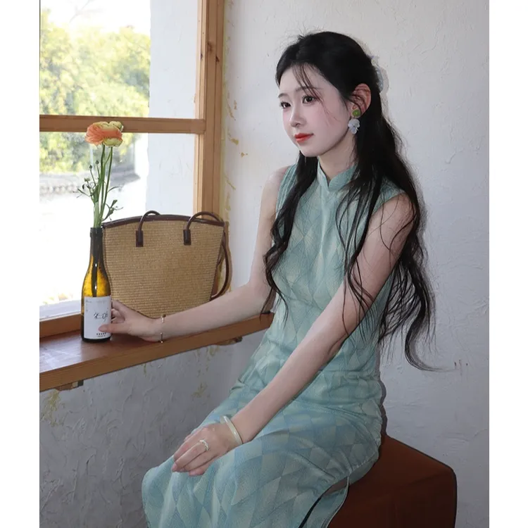 【绿柳】 青格新中气质式改良旗袍2025年新款夏季绿色日常无袖优雅
