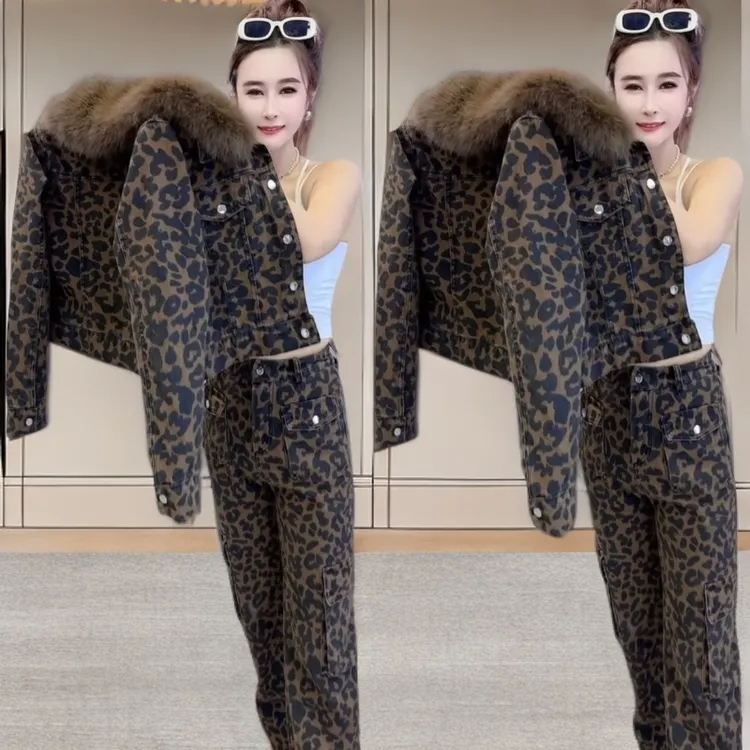 2025秋冬女新款豹纹加厚毛领套装加棉短外套薄绒直筒裤牛仔两件套