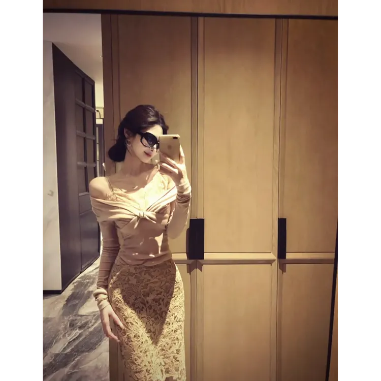 蕾丝拼接假两件长袖带胸垫T恤女早春纯欲风套装鱼尾半身裙两件套