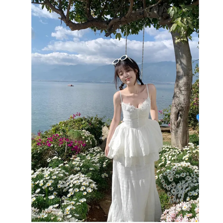 2025年纯欲度假风甜美花边吊带上衣设计感高腰长款半身裙女两件套