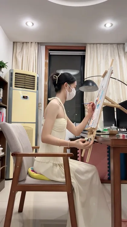 2025 夏季新款度假风温柔套扭结露背挂脖抹胸背心高腰半身裙套装