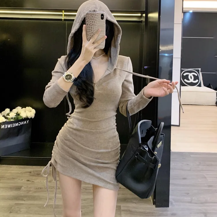 长袖连帽连衣裙女装秋季2025新款法式气质收腰显瘦辣妹包臀短裙子