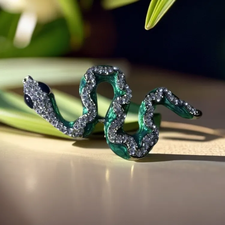合金琉璃胸针 【800004】蛇形镶钻胸针青蛇玻璃水钻别针西装衬衫饰