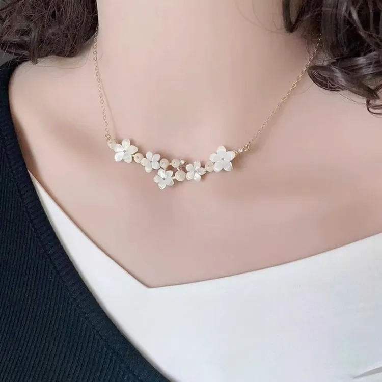 铜合金项链 桃花朵朵开项链花瓣遮疤痕神器2025新款女锁骨链 吊坠