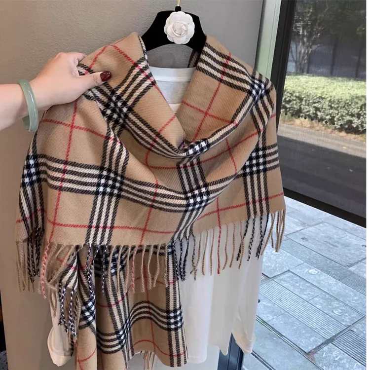 Love is long2025新款格纹流苏围巾披肩两用气质百搭高级感