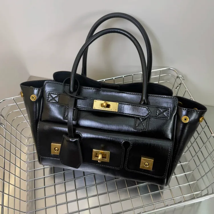 2025新款女包复古多口袋手提包暗黑机车大容量托特包单肩斜跨包包