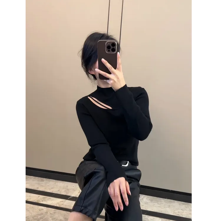 秋冬超火流行穿搭2025新款韩版修身减龄百搭镂空软糯针织打底衫