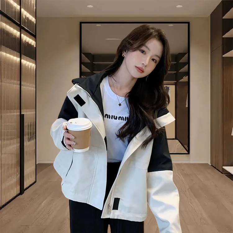 短款冲锋衣外套女款春秋2025新款小个子宽松休闲连帽工装上衣爆款