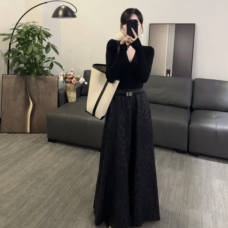 【现货】新款V领长袖T恤上衣女秋季新款修身显瘦豹纹半身长裙两件套