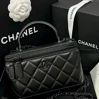 99新 Chanel/香奈儿  So Black手柄化妆盒 