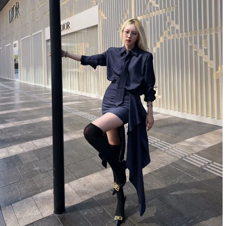 早秋季女装韩系chic高级感御姐穿搭条纹衬衫设计感裙子两件套装女